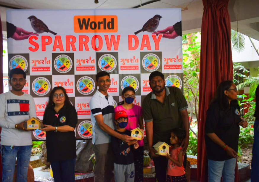 world sparrow day sparrow house distribution at Bright day school Vasna (10)