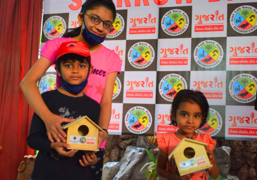 world sparrow day sparrow house distribution at Bright day school Vasna (13)