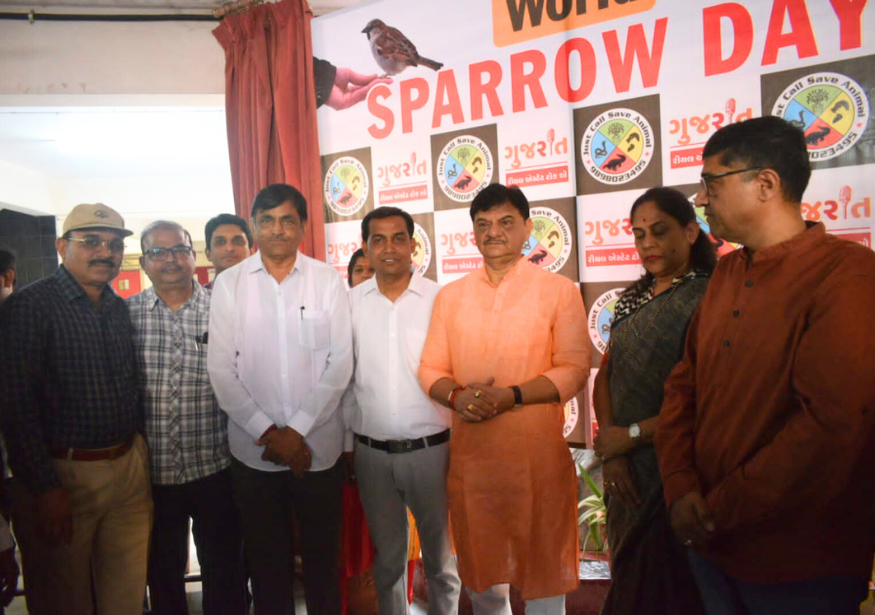 world sparrow day sparrow house distribution at Bright day school Vasna (16)