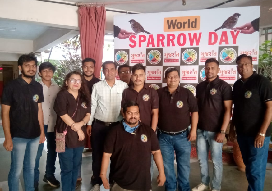 world sparrow day sparrow house distribution at Bright day school Vasna (5)